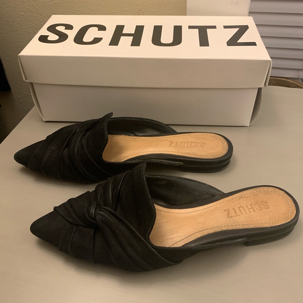 Schutz- Black flats
